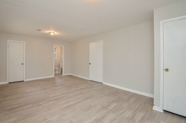 Building Photo - 5243 Greylog Dr