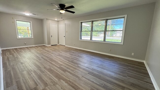 Building Photo - 401 Bayou Oaks Dr