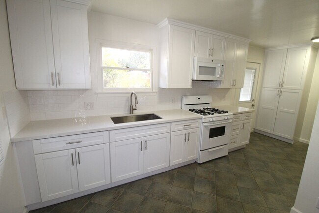 Building Photo - 86-90joanne