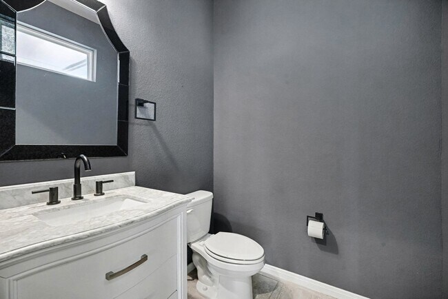 Building Photo - 1412 Veranda Mist