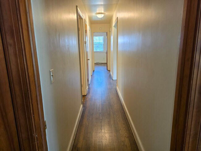 Building Photo - 318 Jasper Ln