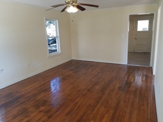 Building Photo - 602 Vernon St