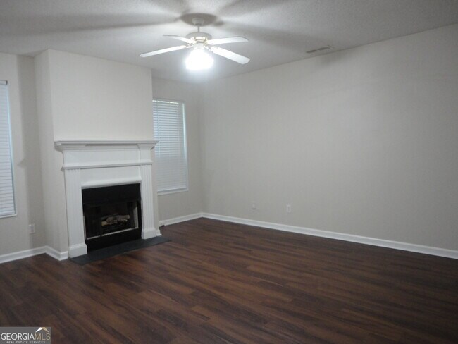 Building Photo - 1715 Crestwell Ln SW