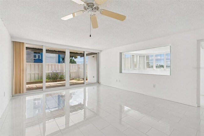 Building Photo - 450 Treasure Island Causeway