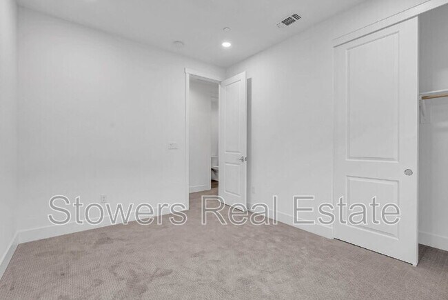 Building Photo - 1416 Julia Ln