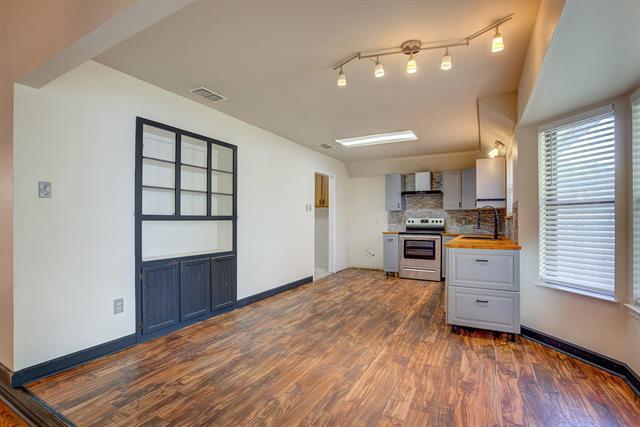 Building Photo - 6637 Fair Oaks Dr