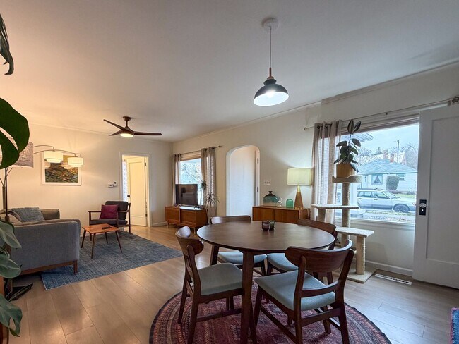 Building Photo - Spacious 2-Bedroom, 3-Bath Home in Spokane with Modern Comforts