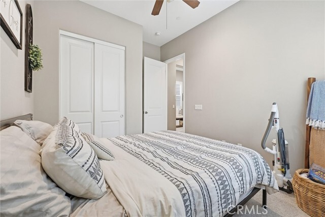 Building Photo - 155 Spectacle