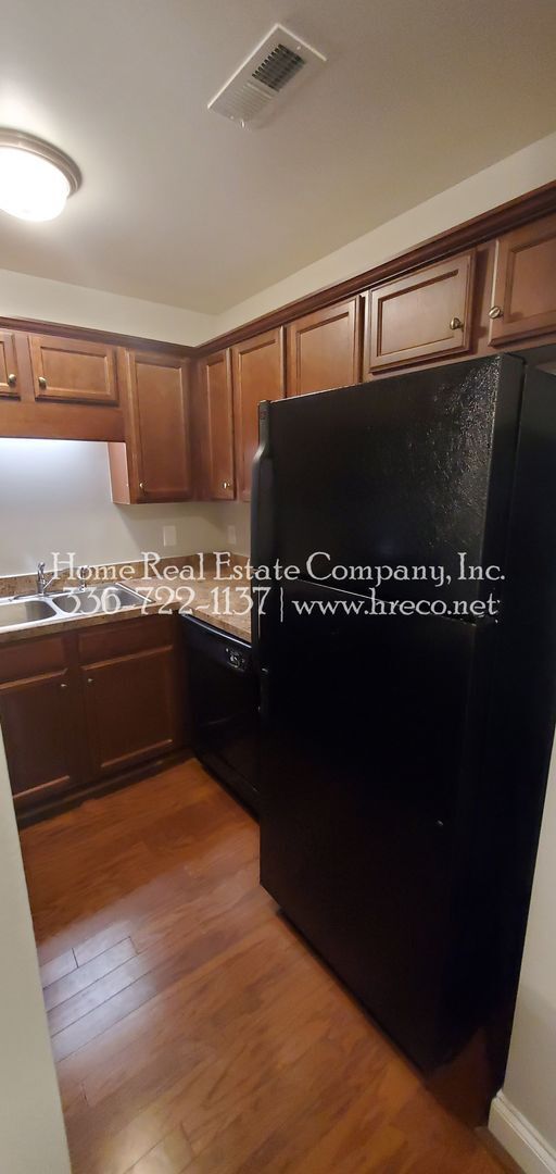 Building Photo - 1445 Brookwood Dr