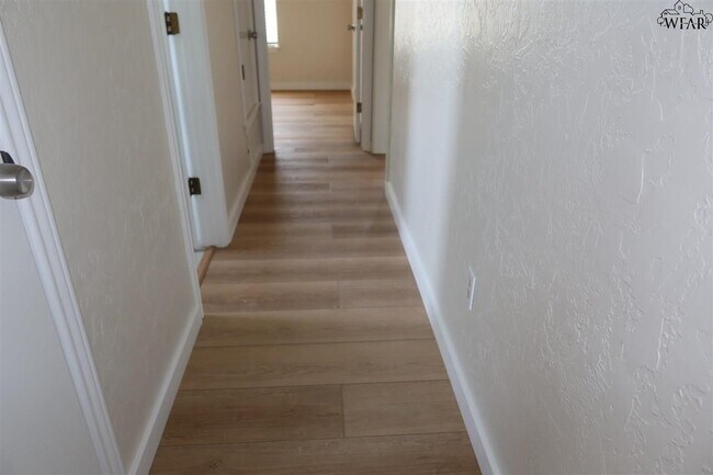 Building Photo - 5030 Edgecliff Dr