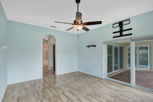 Building Photo - Amazing 4 Bedroom, 3 Bath home plus large 21'x11' loft located in Parkland Isles!