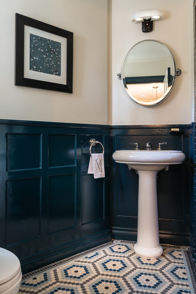 Building Photo - 919 RIVAS CANYON Rd