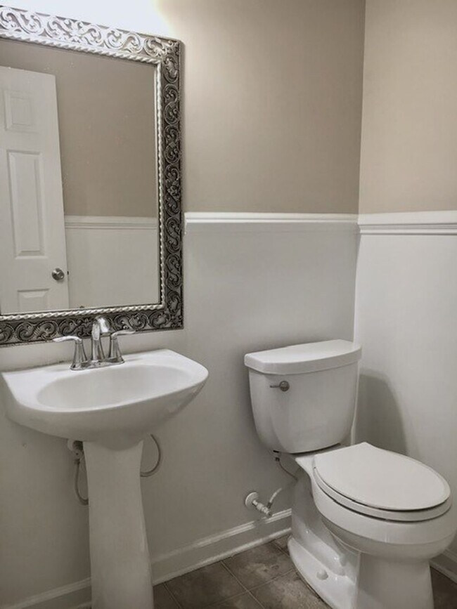 Building Photo - SPACIOUS 4 BEDROOM HOME IN PARK WEST - CHAPIN