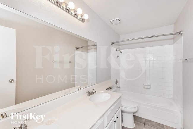 Building Photo - 2359 Los Feliz St