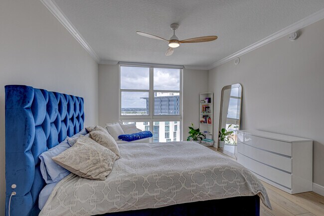 Building Photo - 550 Okeechobee Blvd