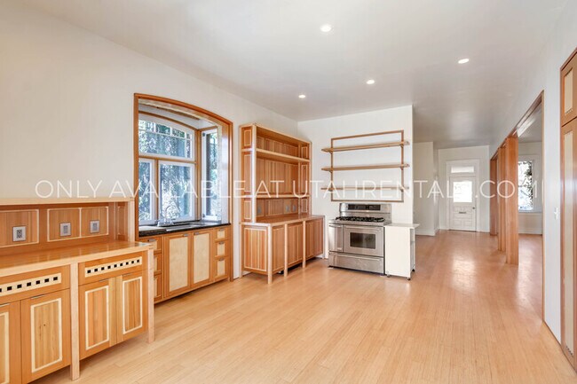 Building Photo - 1218 E 600 S