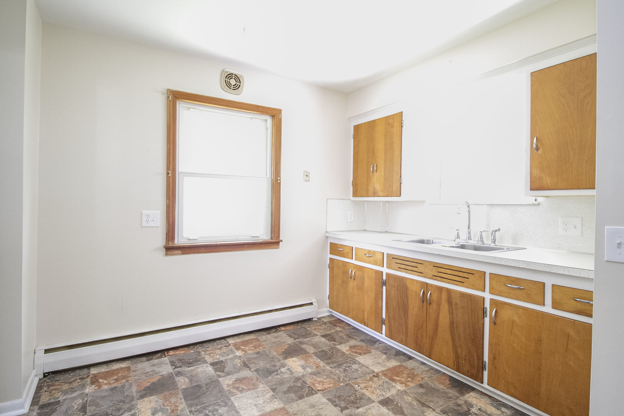 Building Photo - 3350 Beaumont Dr