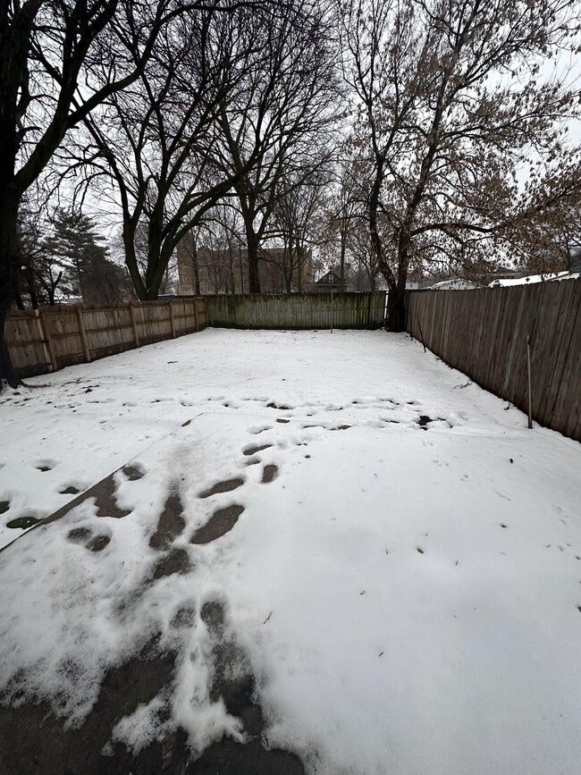 Building Photo - 820 Blake St