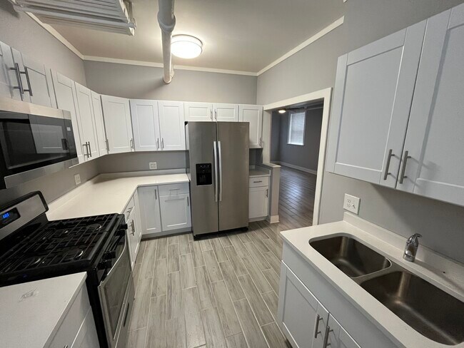 Building Photo - 2838 W Addison St