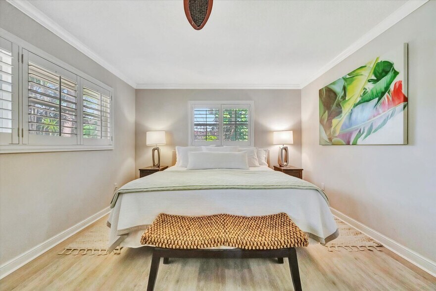 Building Photo - 1038 Contento St