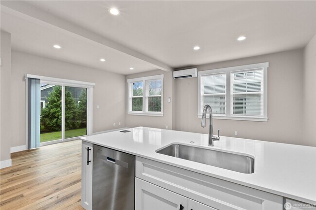Building Photo - 2201 DeJong Dr