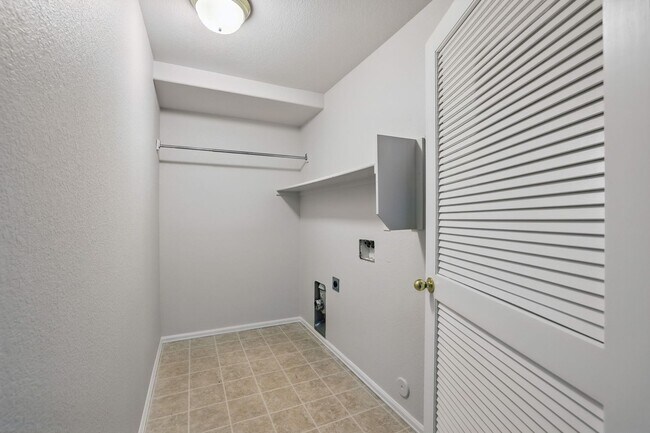 Building Photo - Available Now 3 Bed 3 Bath 2 Car Garage To...