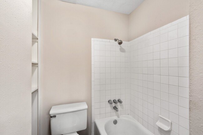 Building Photo - 2411 Cypressvine Dr