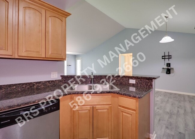 Building Photo - 2-bedroom 2 bath condo in Shelby Township