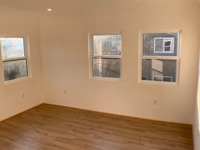 Dining room - 1312 S Victoria Ave
