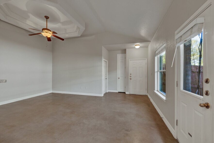 Building Photo - 388 E faust, B