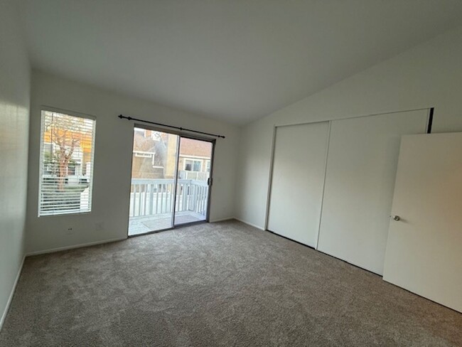 Building Photo - 2 bedroom townhome in Prime Aliso Viejo Lo...