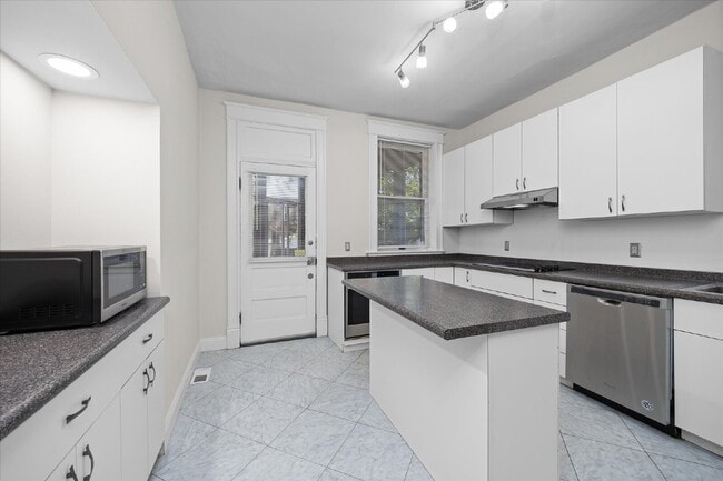 Building Photo - 6114 Waterman Blvd