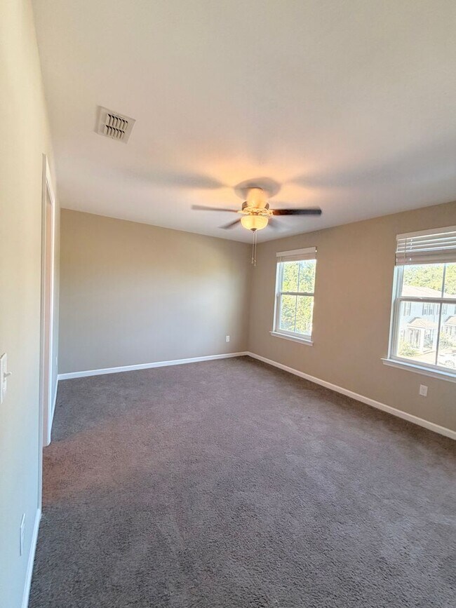 Building Photo - Modern 3/3 Condo | Prime Tallahassee Location