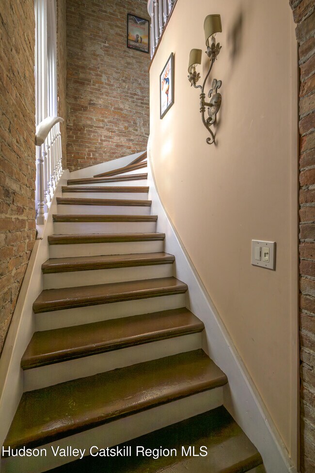 Building Photo - 428 State St