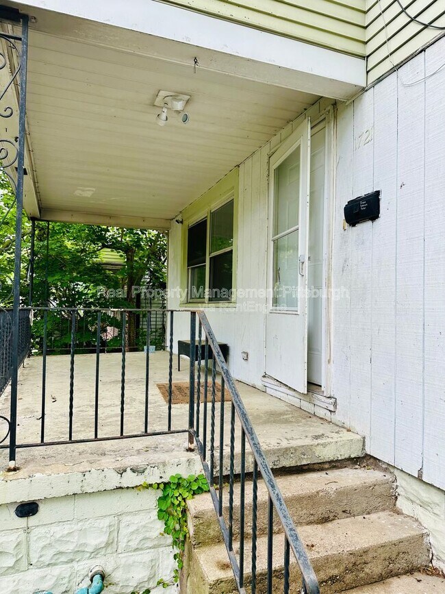 Building Photo - 1721 Scott St