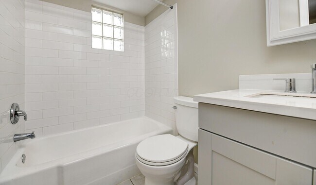 Building Photo - 458 Miller Ave