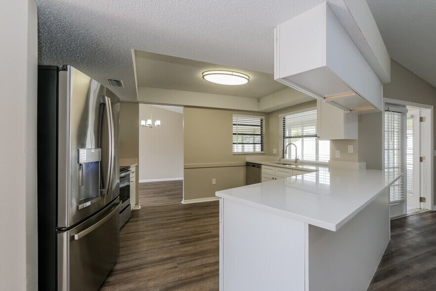 Building Photo - 8823 Gum Tree Ave