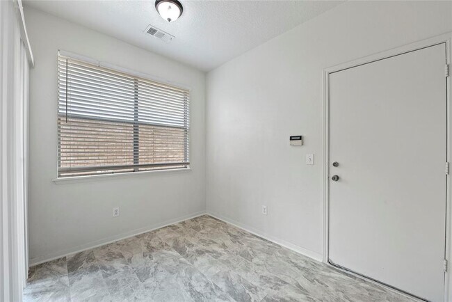 Building Photo - 2919 Blue Dawn Dr
