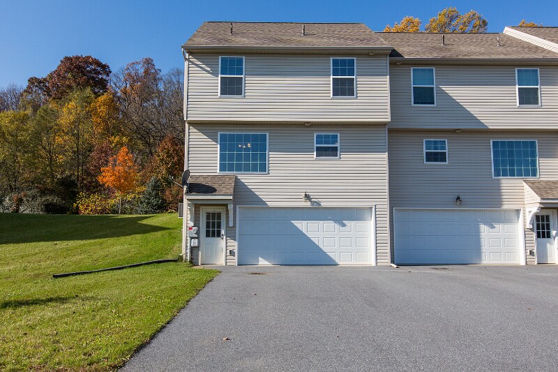 Building Photo - 233 Bethel Dr