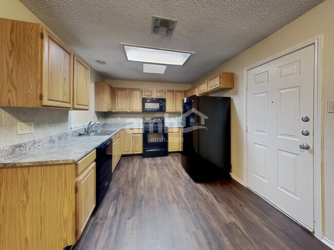 Building Photo - 874 Garden Cir