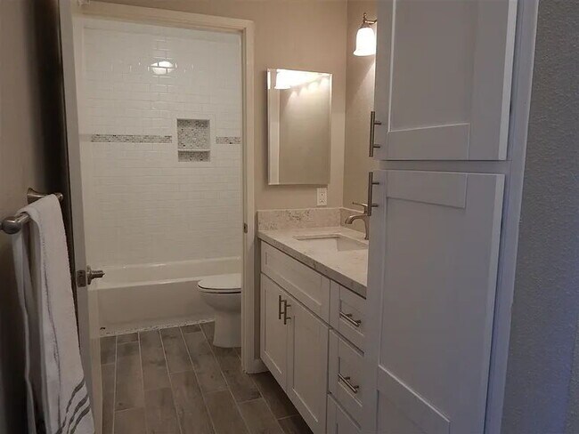 Building Photo - "Charming 1-Bedroom Gem in San Diego – Cozy 692 Sq Ft Retreat!"