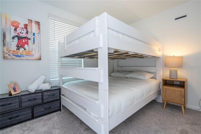 Building Photo - 686 Longboat Dr