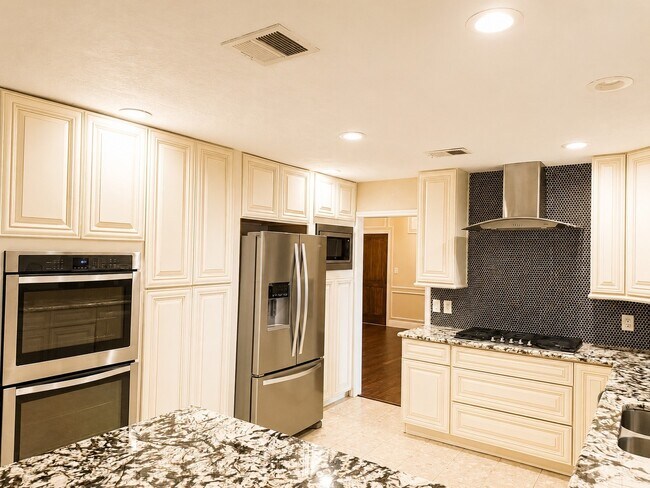 Building Photo - 20543 Appaloosa Trail