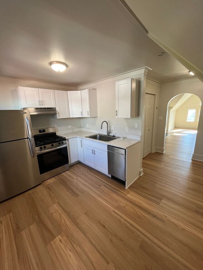 Building Photo - 3700 Brighton Rd