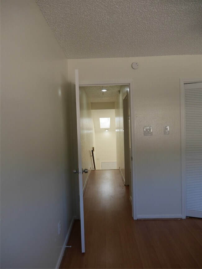 Building Photo - 13840 Hollowgreen Dr