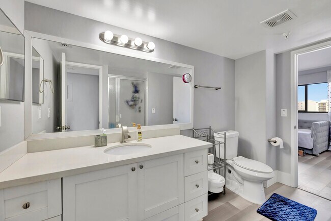 Building Photo - 2200 S Cypress Bend Dr