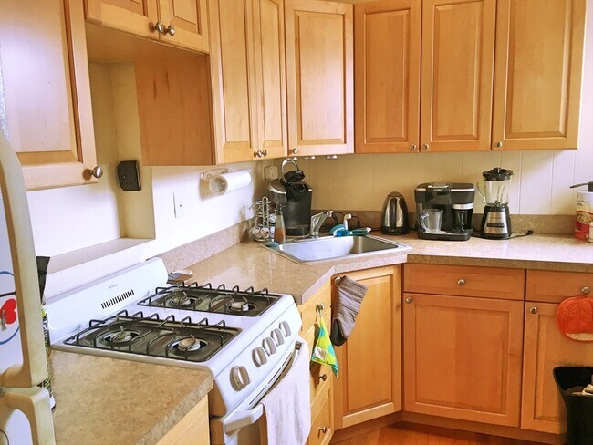 Building Photo - 592 Washington St