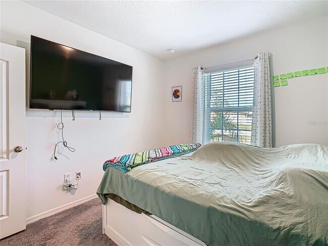 Building Photo - 208 Goldenrod Ln