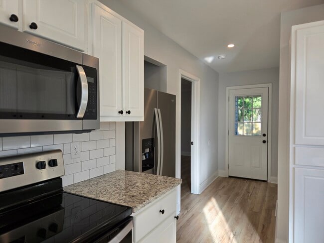 Building Photo - 917 S 11th St