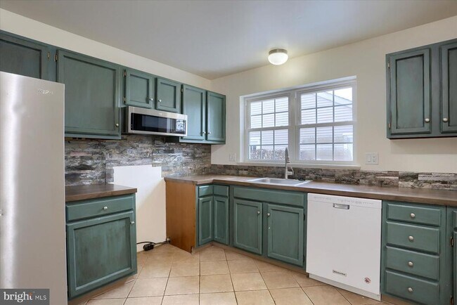 Building Photo - 1204 Cambridge Ct